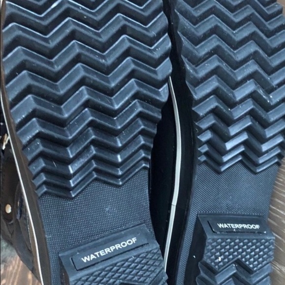 New condition Sorel Winter Boots - Picture 2 of 2